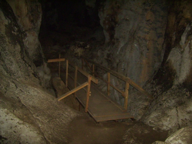  Cavernas e cavernas 